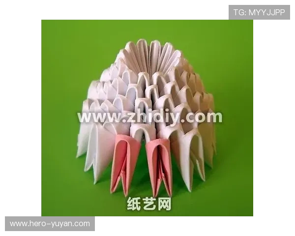 如何利用折纸技巧制作足球星卡包详细教程